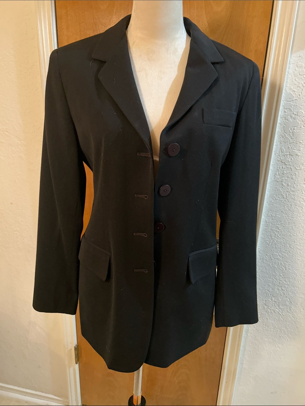 DKNY Black Single-Breasted Women's Blazer. Like new. 8